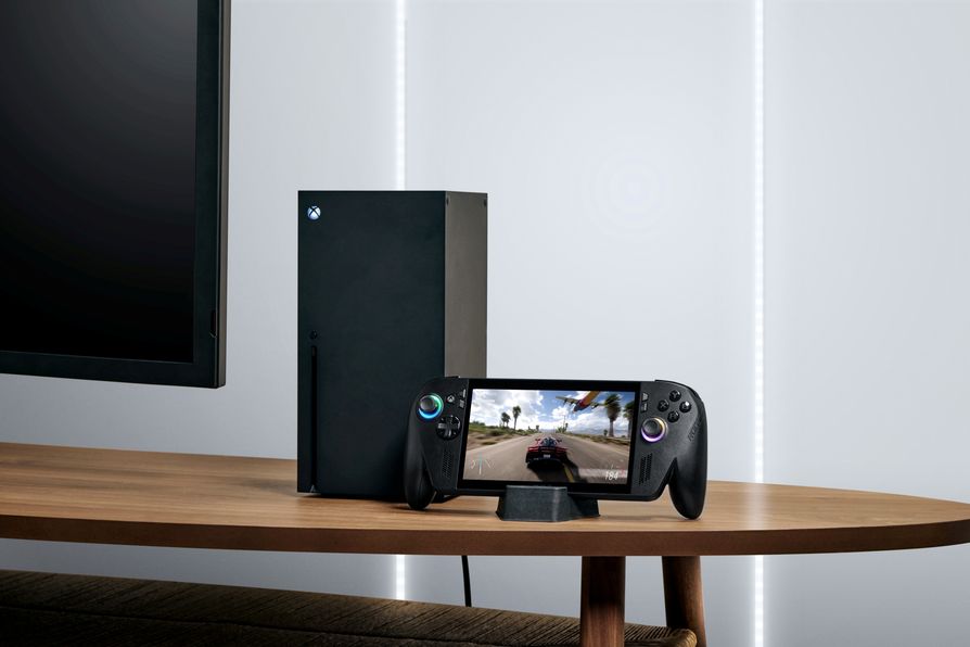 ROG Xbox Ally系列搭載全螢幕Xbox UI介面與頂級人體工學握感設計，全面釋放掌機潛能。
